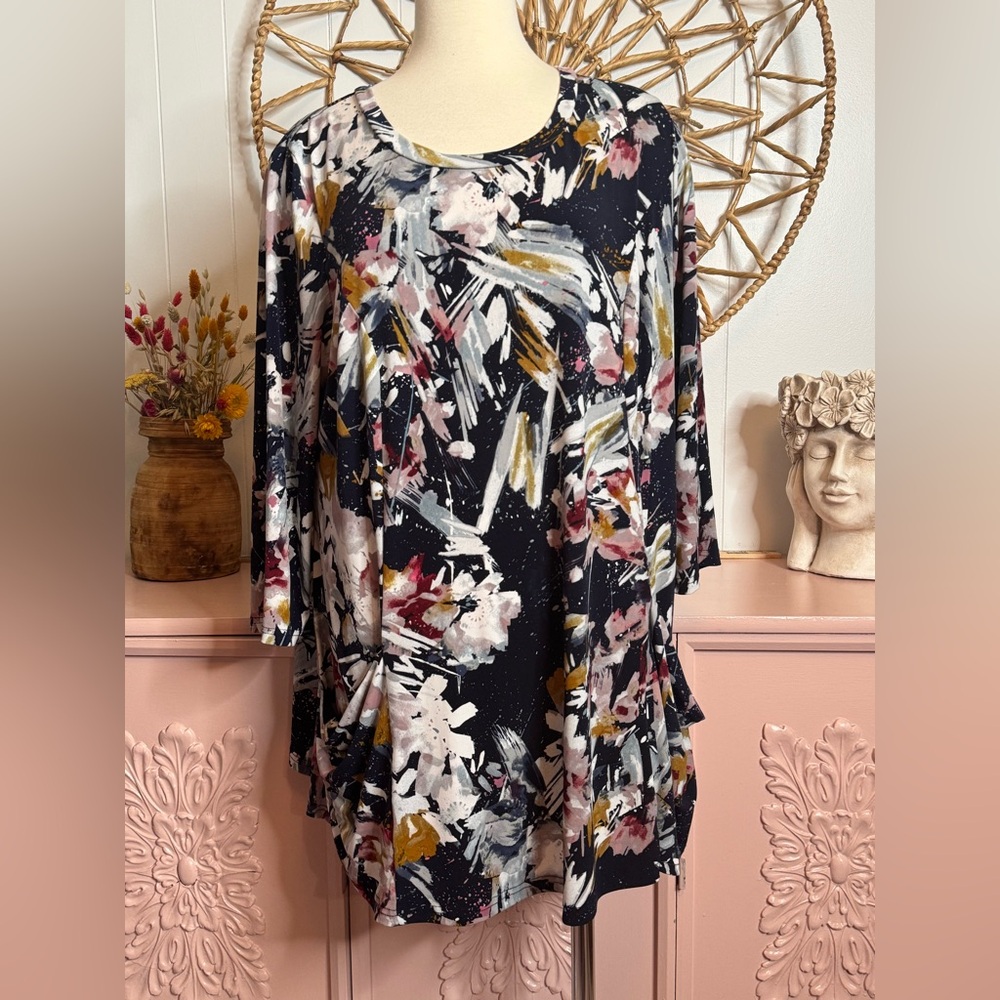 Nina Leonard Multicolor Abstract Print Tunic with pockets!